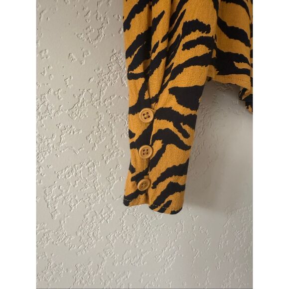 Reformation Notta Tiger Print Blouse - Picture 6 of 7